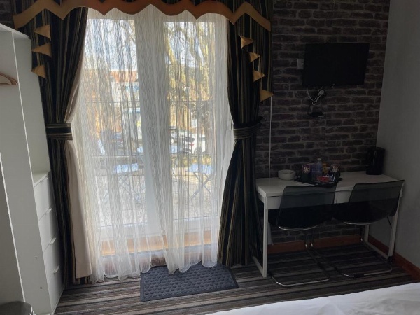 The Six Bells Hotel image 26