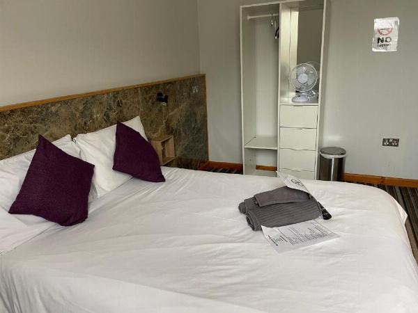 The Six Bells Hotel image 33