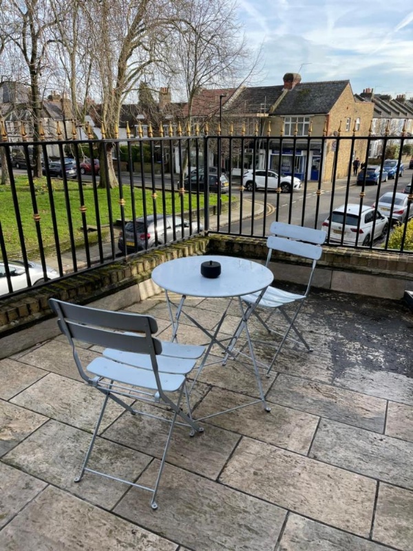 The Six Bells Hotel image 40