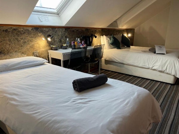 The Six Bells Hotel image 47