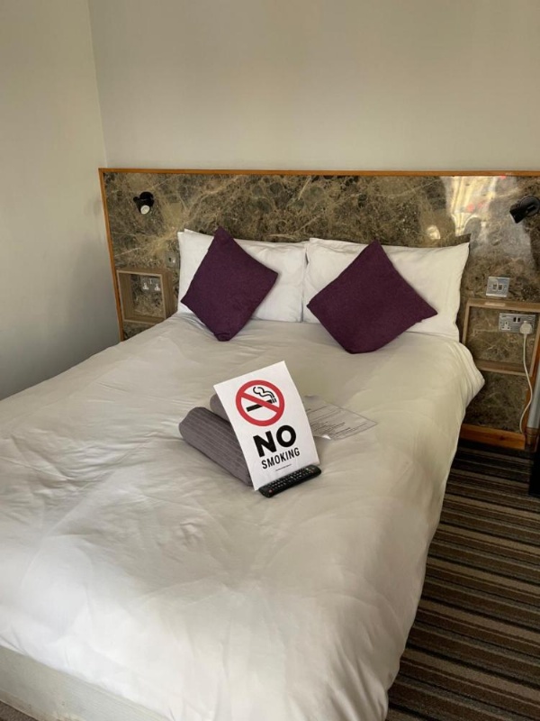 The Six Bells Hotel image 5