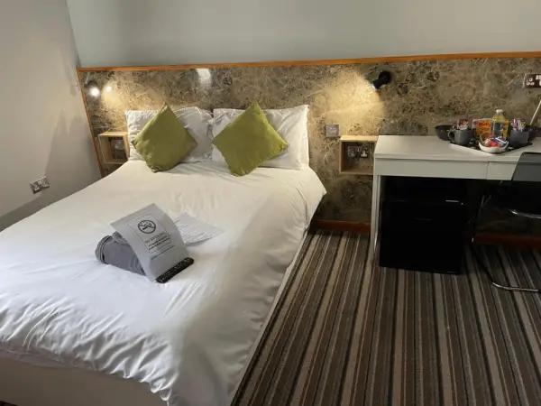 The Six Bells Hotel Main image